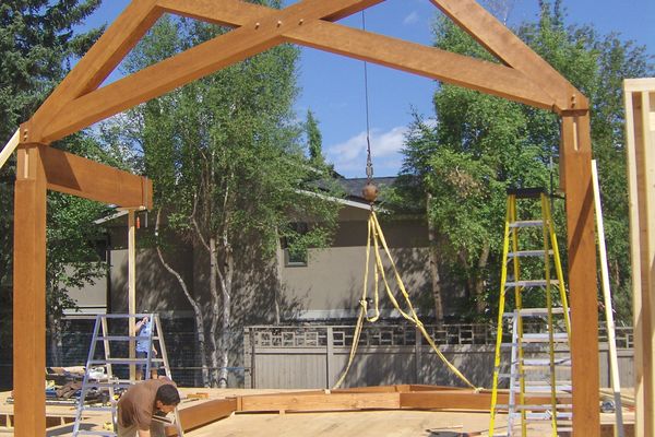 City-Living-Calgary-Alberta-Canadian-timberframes-construction-timber-raising